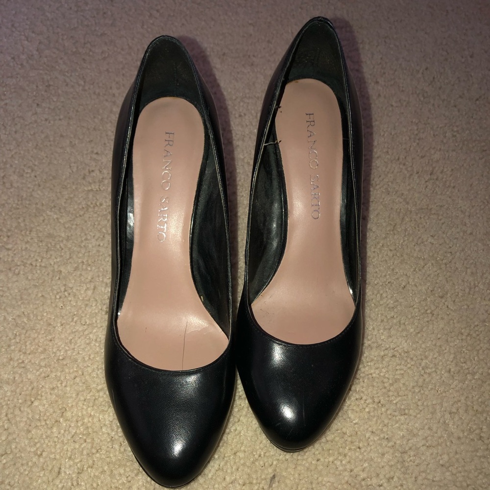 Classic, black pump